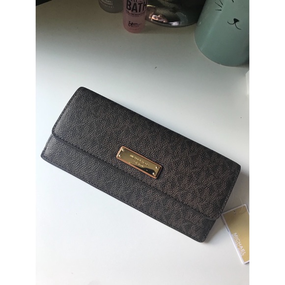 Michael Kors Handbags - Michael Kors flat wallet